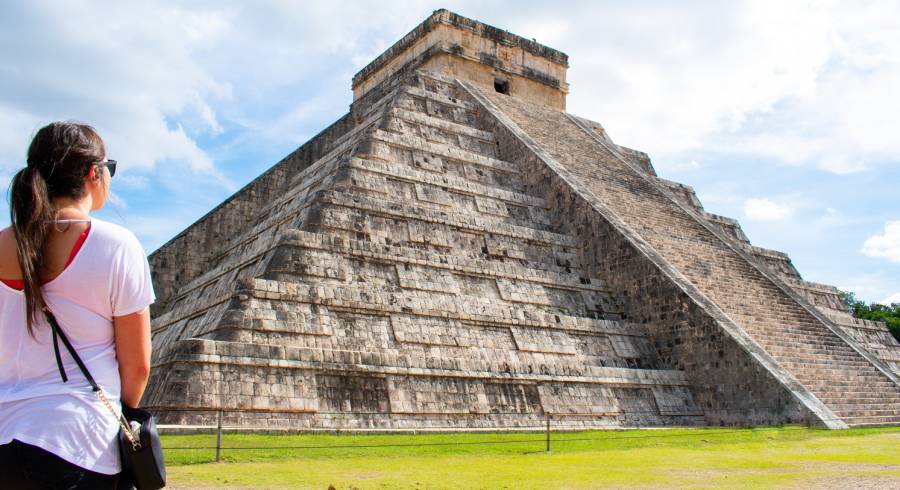 Enchanting Travels Chichen Itza, Temple of Kukulcan. Pre - Columbian Mayan City