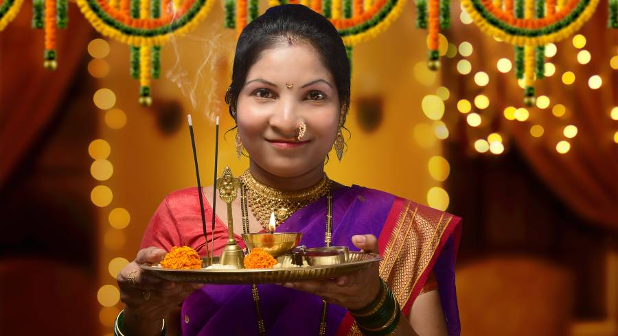 Enchanting Travels - Welcome ritual in India - woman welcoming guest
