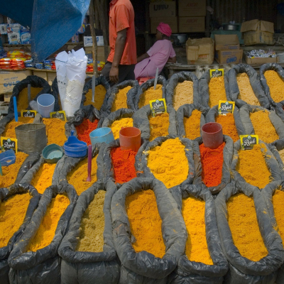 Bunter Markt auf einer Mosambik Reise