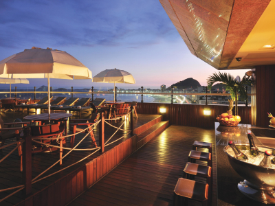 Poolside bar