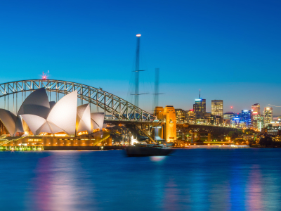 udsigt over operahuset i sydney og sydney bridge, Australien om aftenen