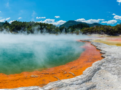 Vand kogende i Champagne Pool - Wai-O-Tapu, New Zealand