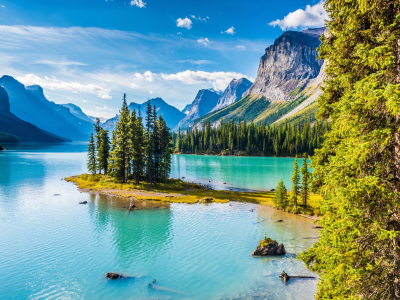 canada -alerbta - jasper - rocky mountains - maligne lake - spirit island