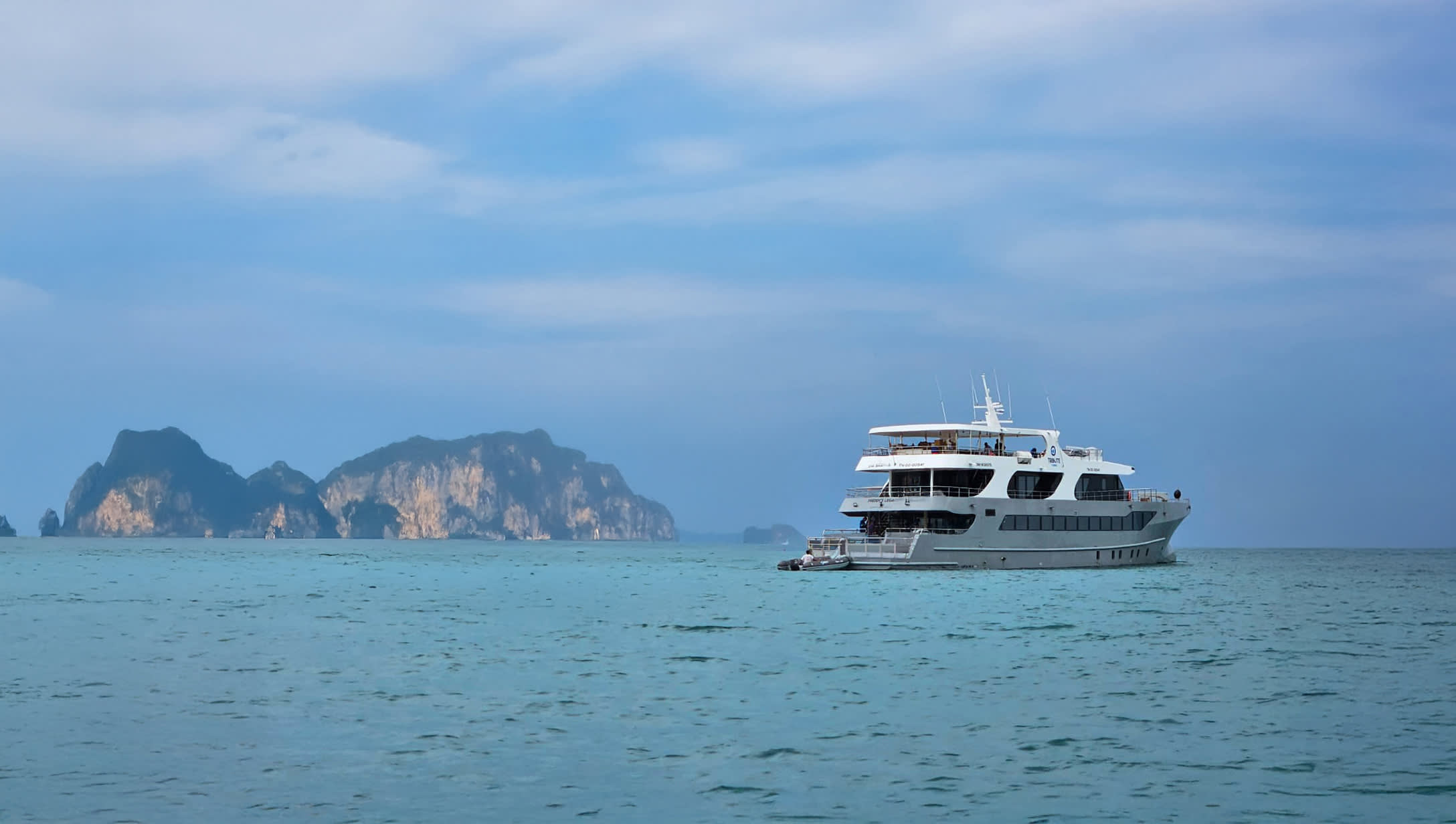 Explore the Galápagos Aboard Tribute & Solaris