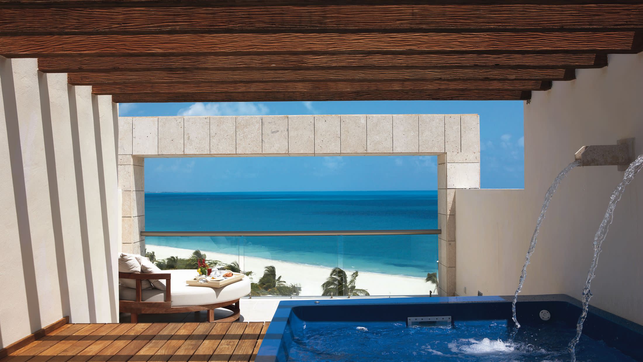 EC Two Storey Rooftop Terrace Suite Ocean Front