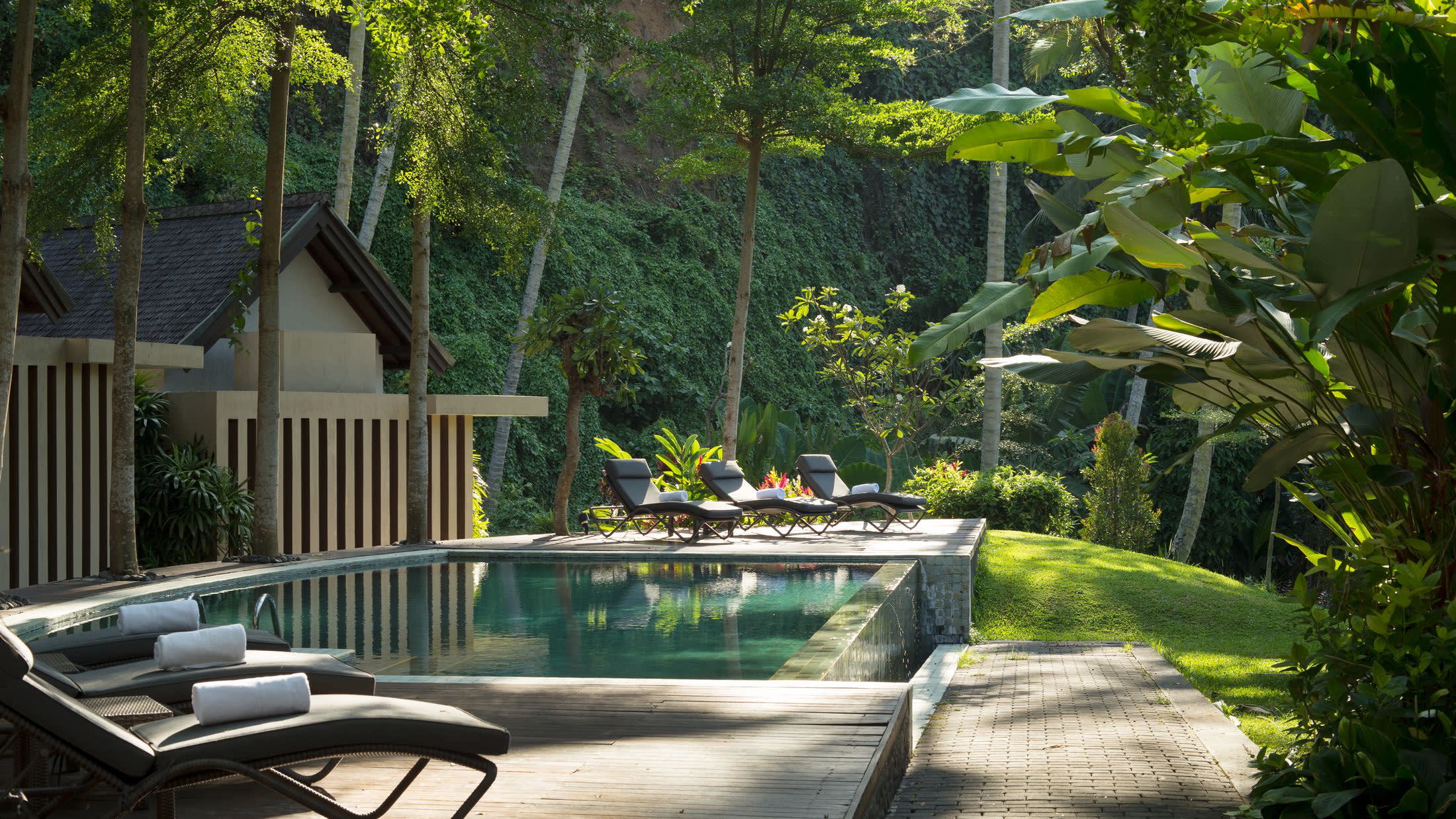 a couple of lawn chairs sitting on top of a bench in a park