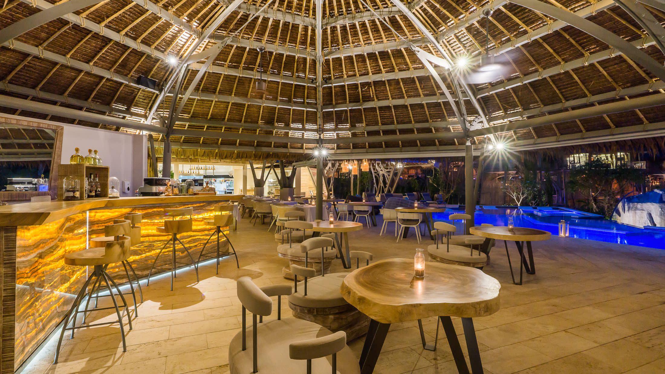 Roots Restaurant Lounge