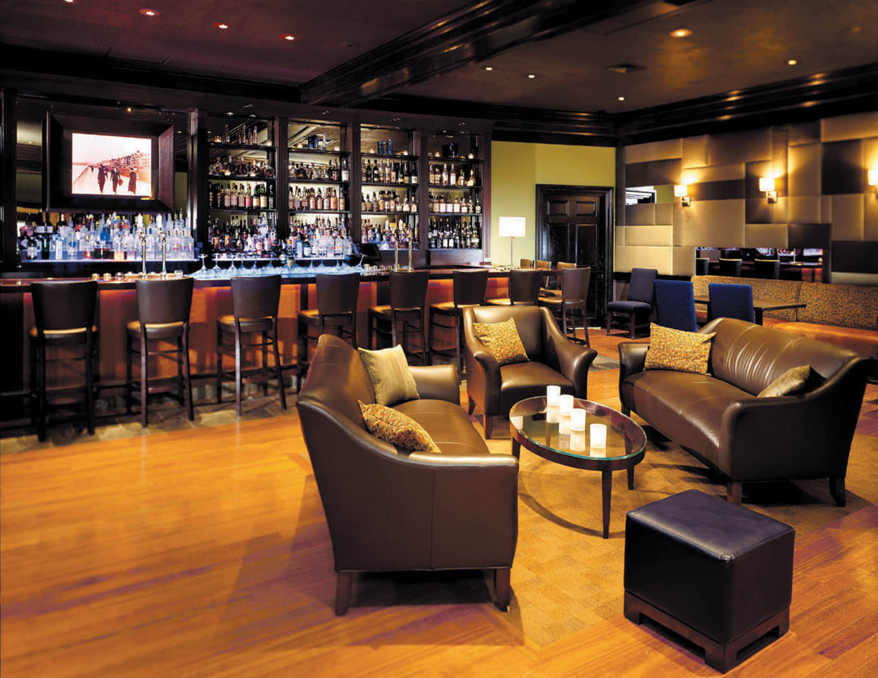 City Bar and lounge area