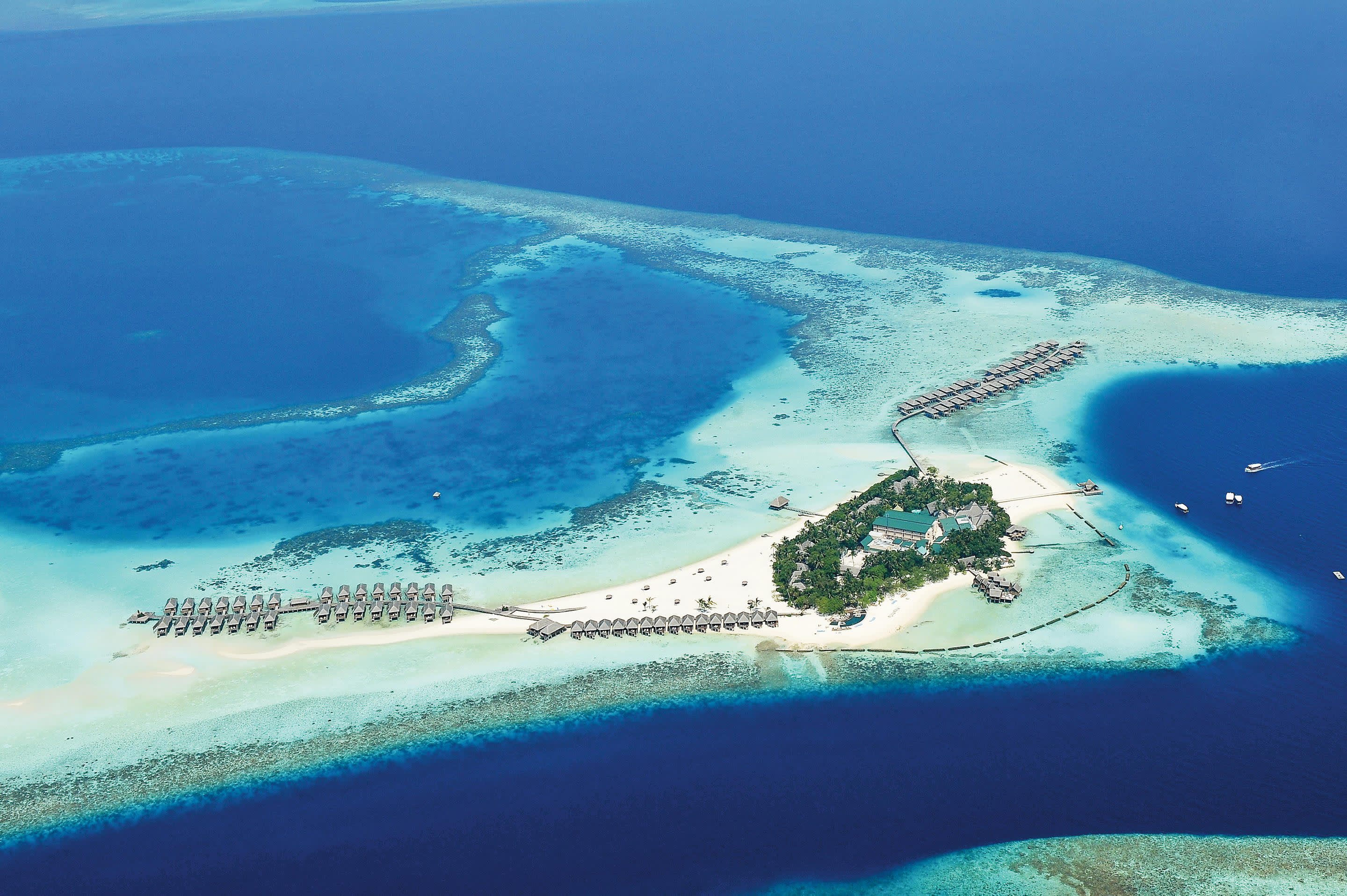 Constance Moofushi Resort
