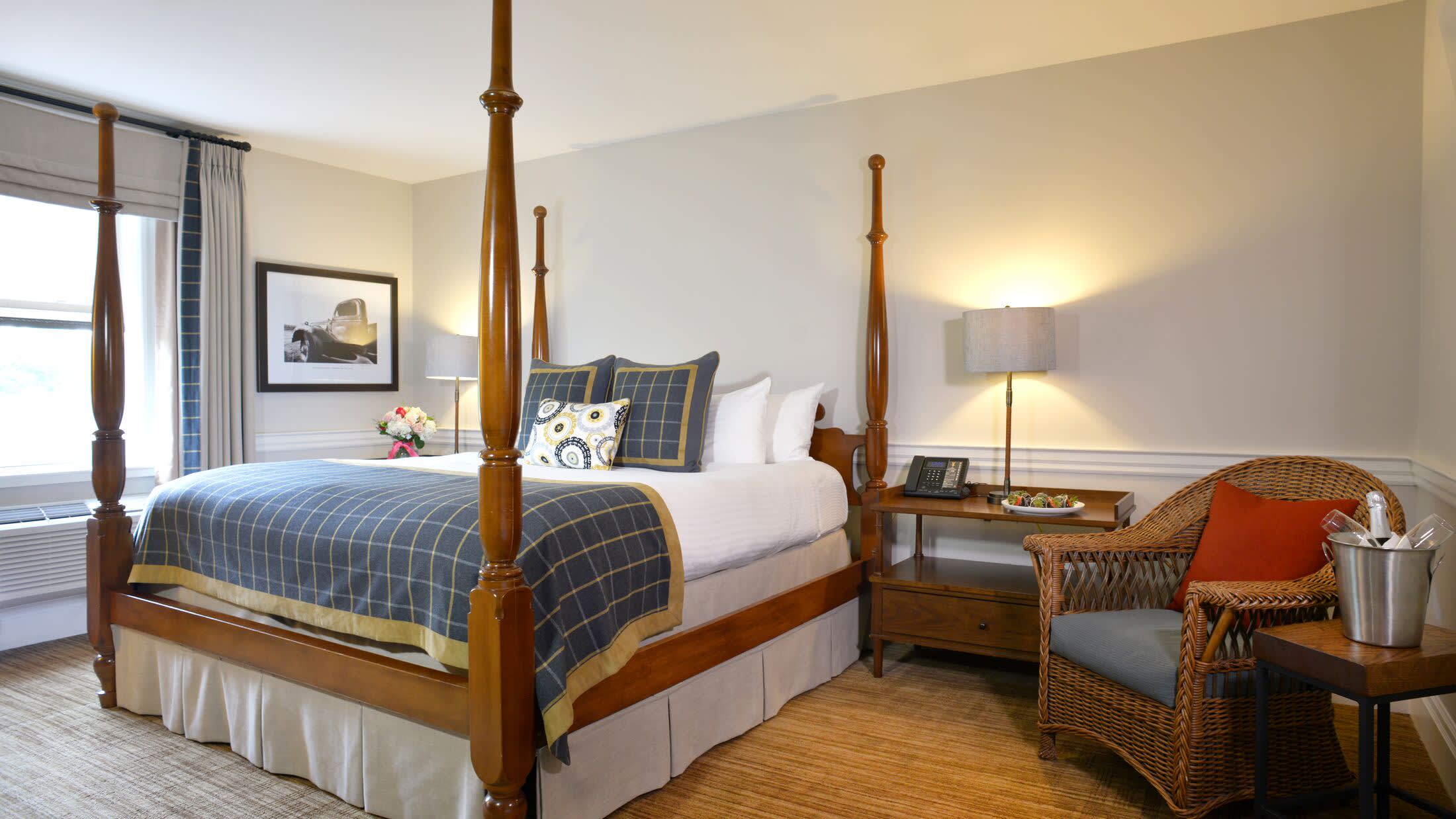 a bedroom with a bed and desk in a hotel room