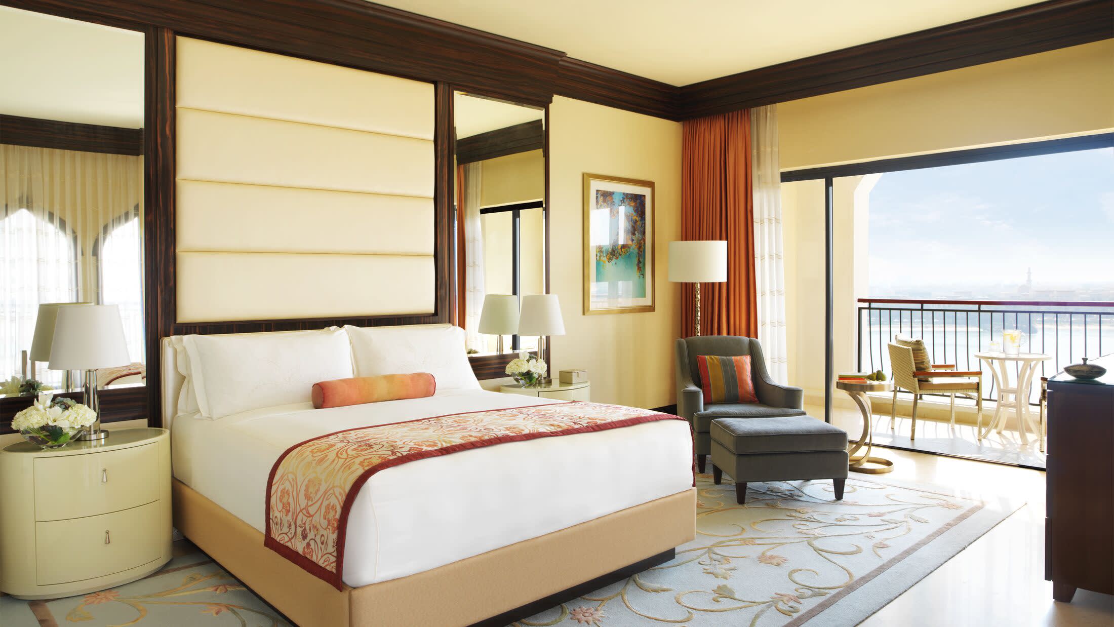 The Ritz-Carlton Abu Dhabi, Grand Canal