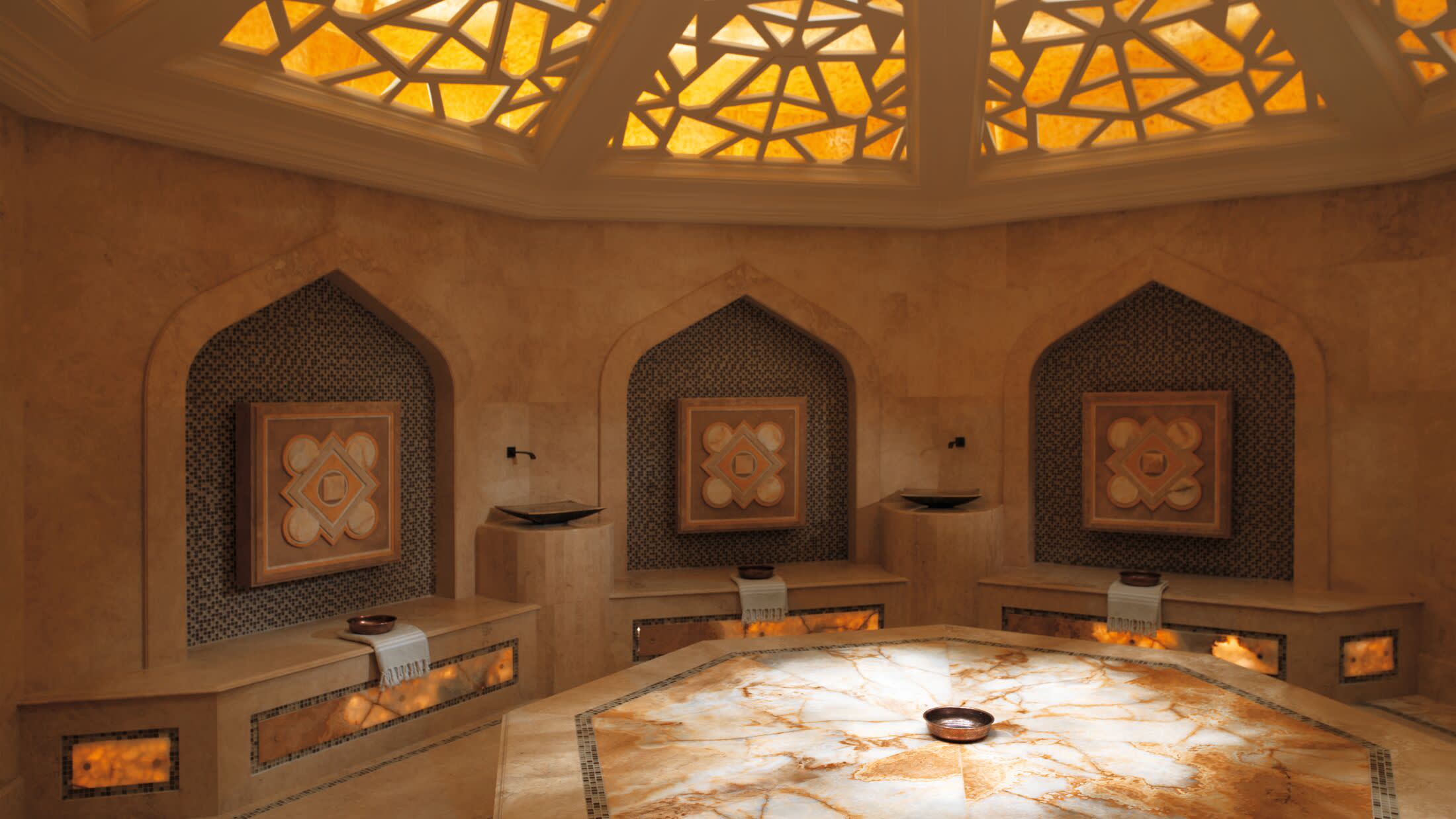 The Ritz-Carlton Abu Dhabi, Grand Canal