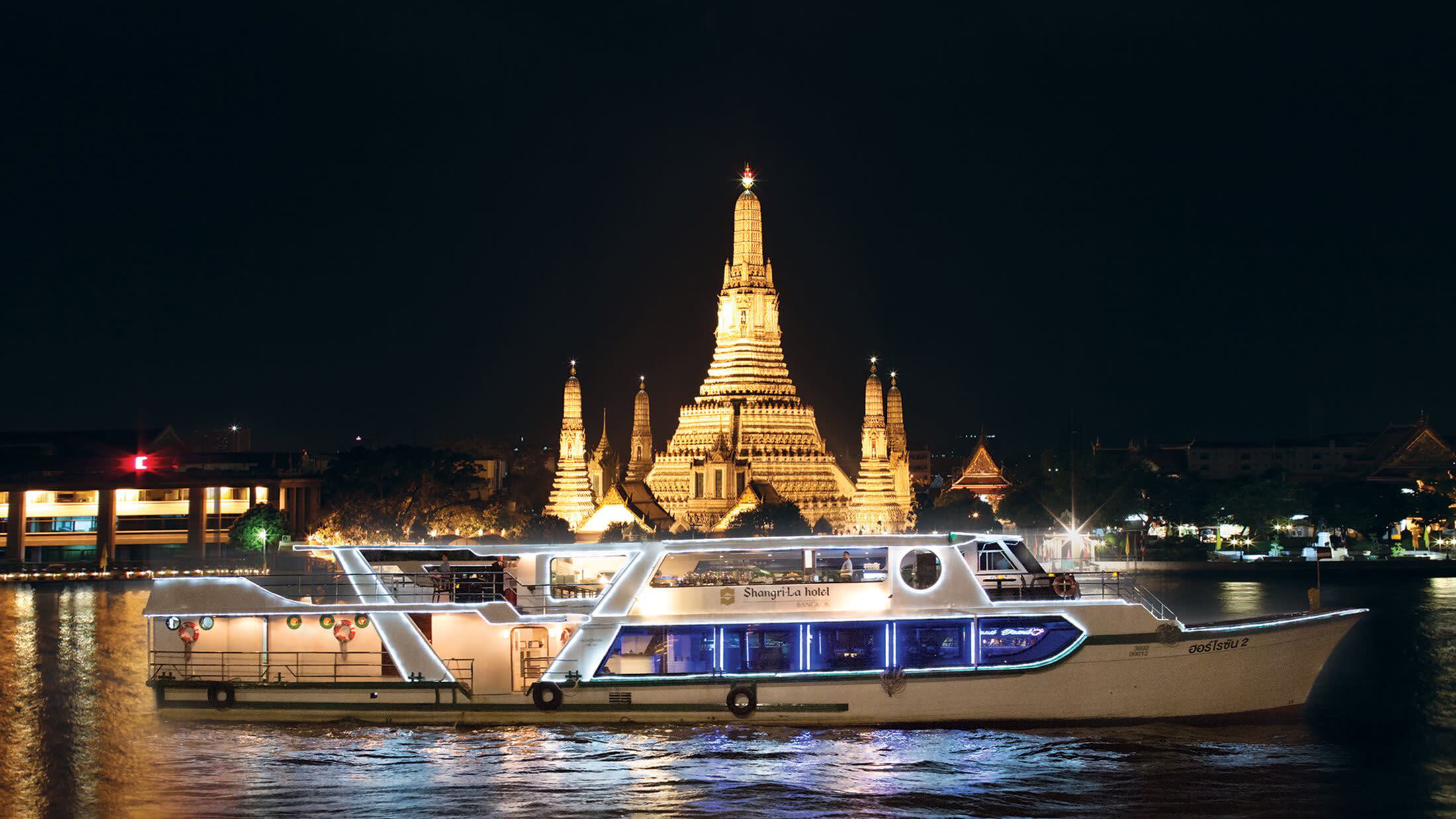 a boat that is lit up at night