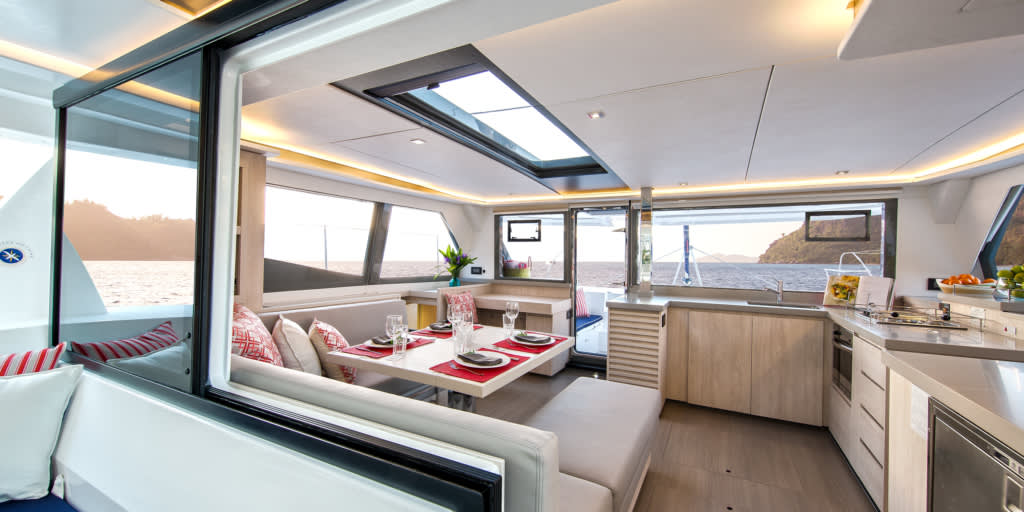 Moorings 4500 salon