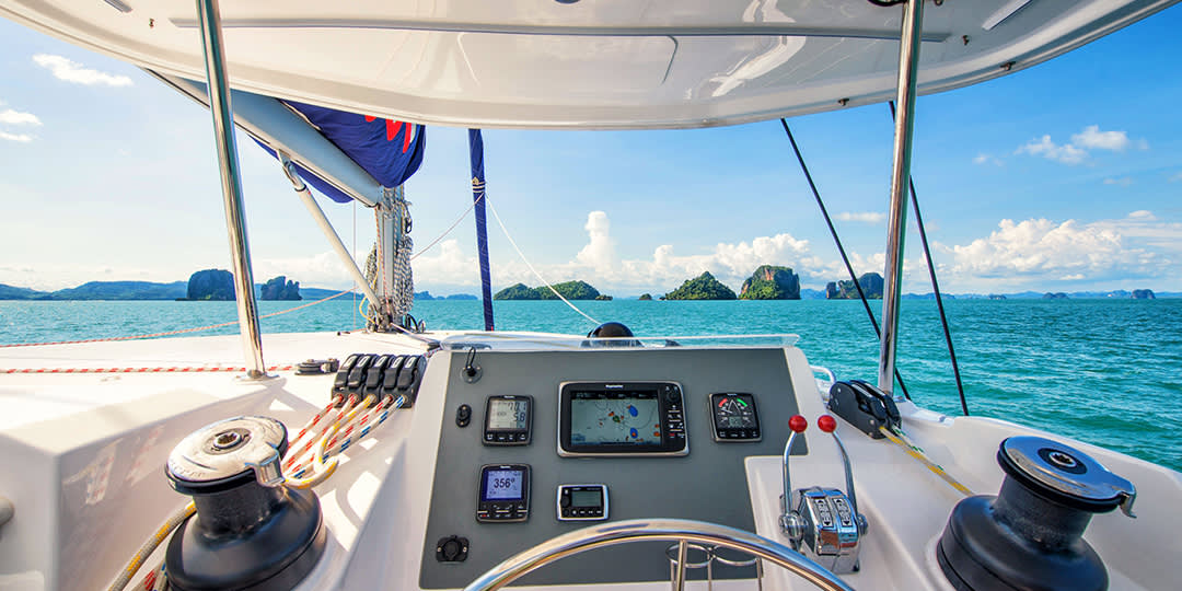 sailing upwind in a catamaran