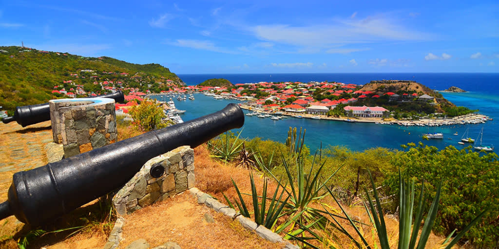 colonial-era forts and cannon