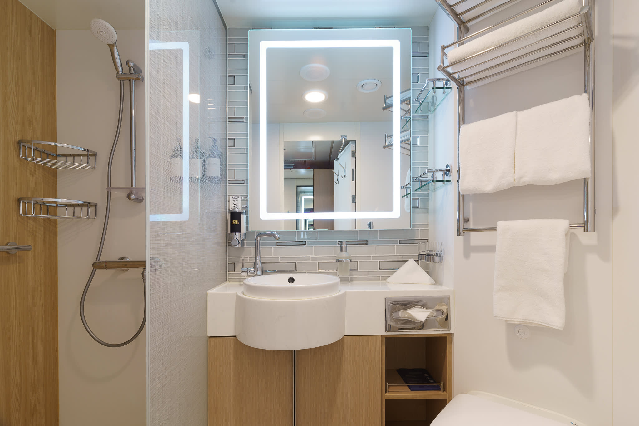 Deluxe Veranda Forward