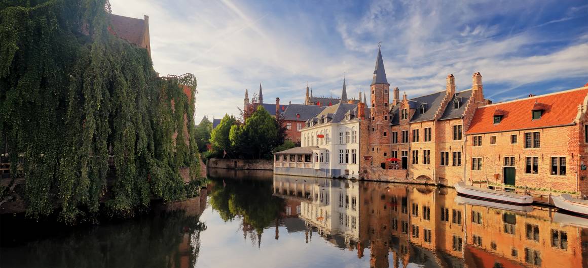 Tranquil Flemish river scene surrounded by nature, peaceful waterways in the Belgian countryside.