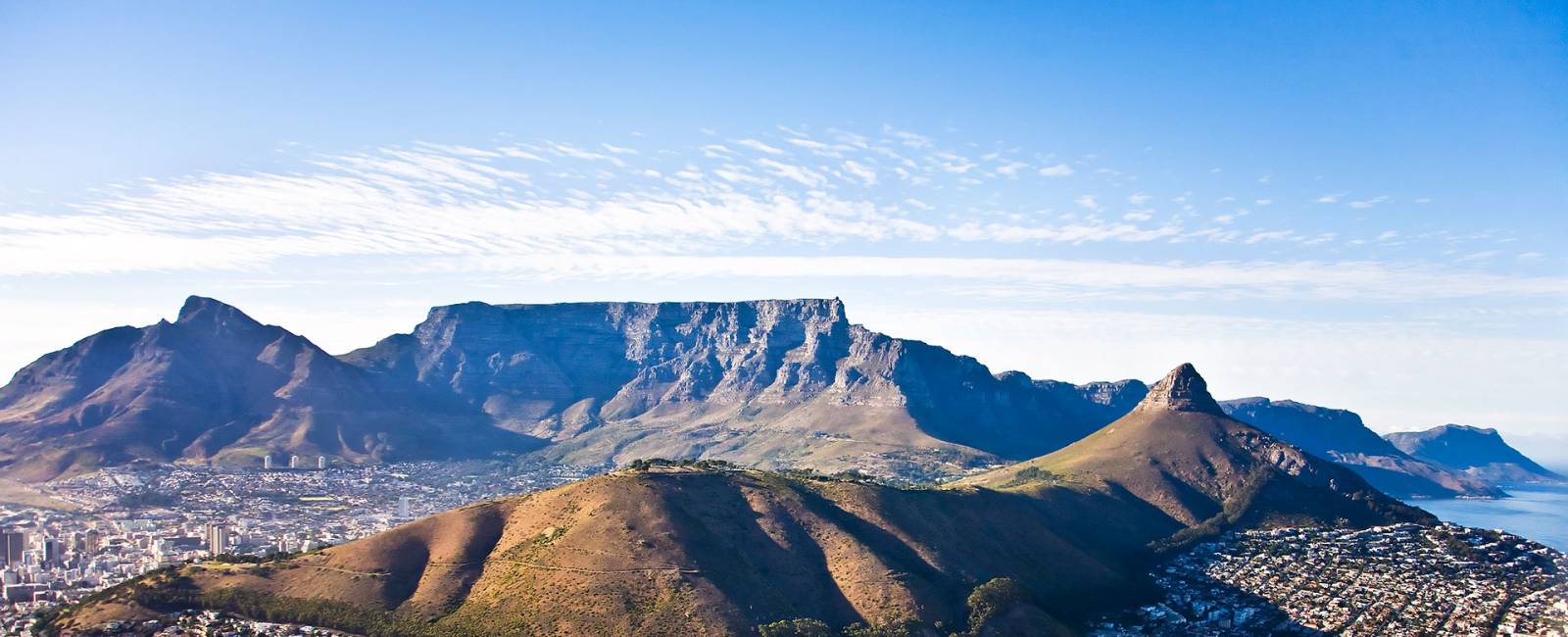 Vy över berg och hus i Kapstaden, Sydafrika