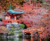 Autumn arrives in the temple gardens, Japan