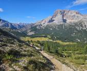 Classic Dolomites Hikes – Premium Adventure