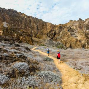 Touristen auf einer Wanderung zum Gipfel Punta Pitt, San Cristobal, Galapagos Inseln