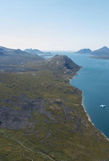 Flightseeing The Arctic In a Helicopter Tour