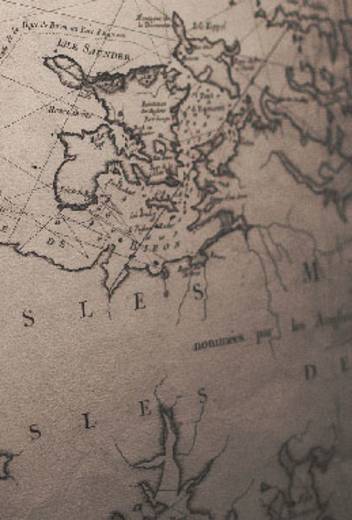 How to choose between the Arctic and Antarctic for your Polar Voyage