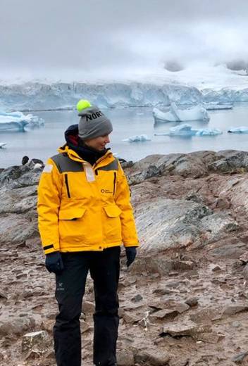 Snow Hill to the Peninsula: Shackleton’s Emperors webinar, with photographer and guide Paul Goldstein.