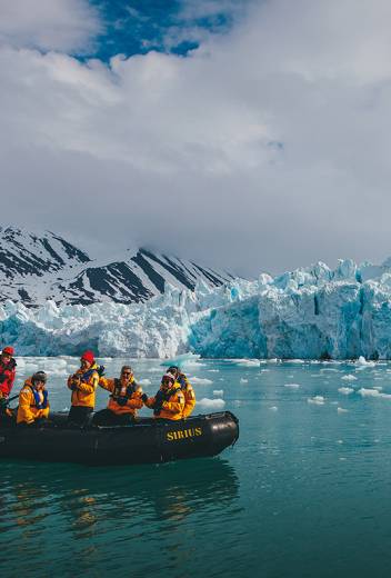Polar Bears, Glaciers, and Beyond: The Top Wildlife and Adventure Experiences in Svalbard 
