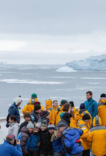 Wildlife Guide: Adélie Penguin Facts
