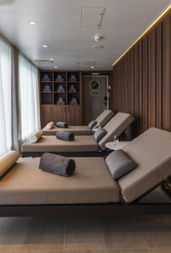 The Power of Solitude and Self-Reflection in the Polar Regions