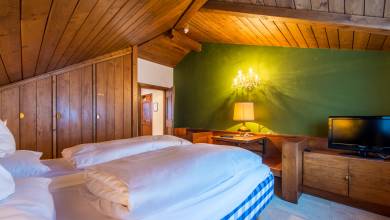 Classic Dolomites Hikes – Premium Adventure