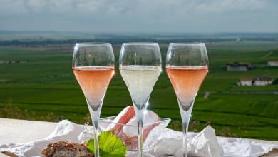 glasses-of-champagne