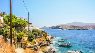 Walking on Kythnos Island – Premium