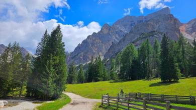 Classic Dolomites Hikes – Premium Adventure