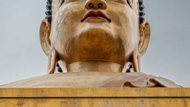 Signature Nepal & Bhutan | Peaks & Prayer Flags