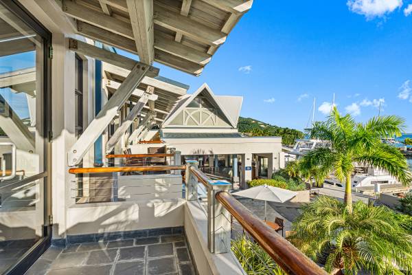 Ontdek The Moorings Yacht Club Hotel