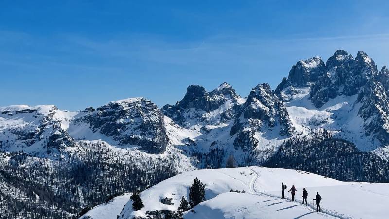 Snowshoeing in the Dolomites – Premium Adventure