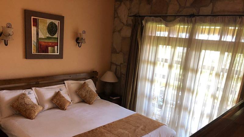 Chimps & Gorillas of Uganda