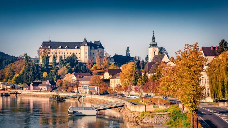 Sunny autumn view of Greinburg Castle