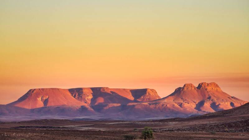 Botswana & Namibia: Delta & Dunes