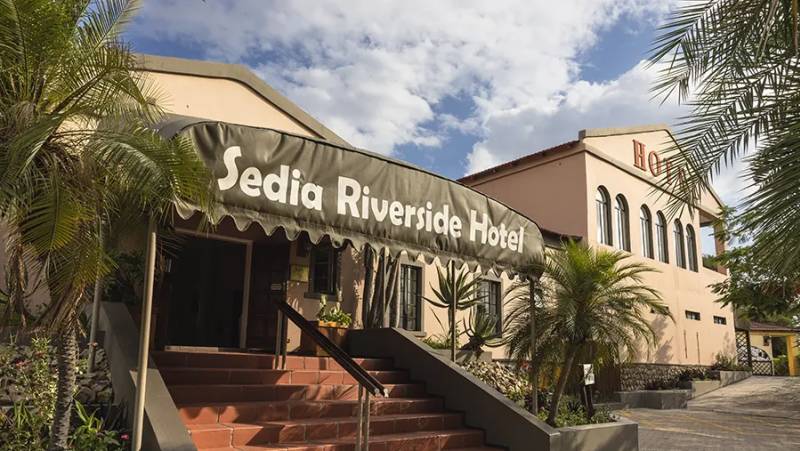 Botswana & Namibia: Delta & Dunes