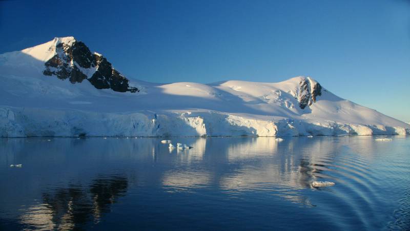 Antarctic Express: Fly the Drake