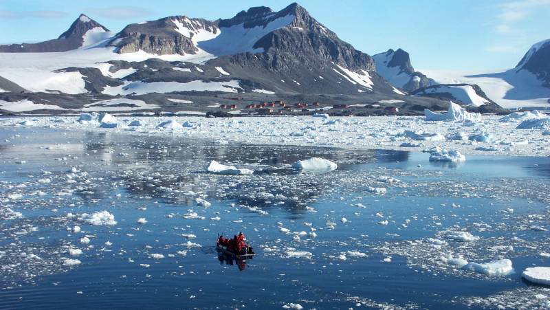 Antarctic Express: Fly the Drake