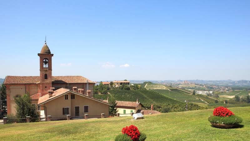 Barolo Gastronomic Cycling by E-Bike