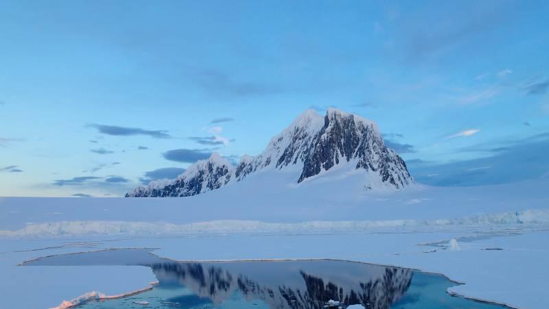 Antarctica by Helicopter: Icebergs, Mountains & Remote Lands