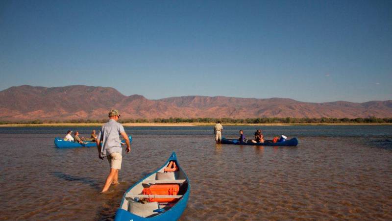 Zambezi Canoe Safari