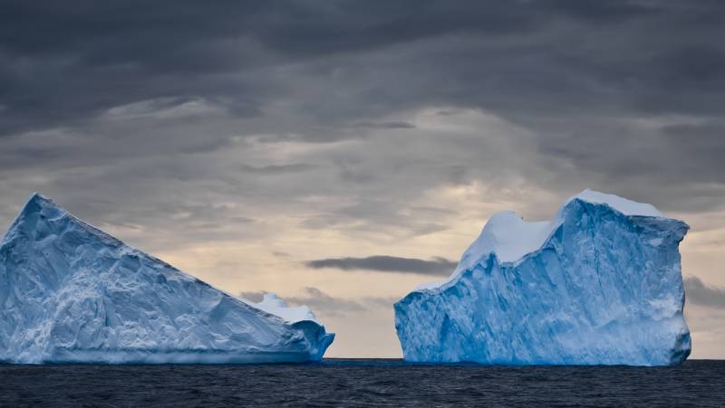 Antarctica by Helicopter: Icebergs, Mountains & Remote Lands
