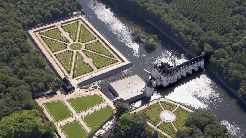 aerial-view-of-chateau_de_chenonceau
